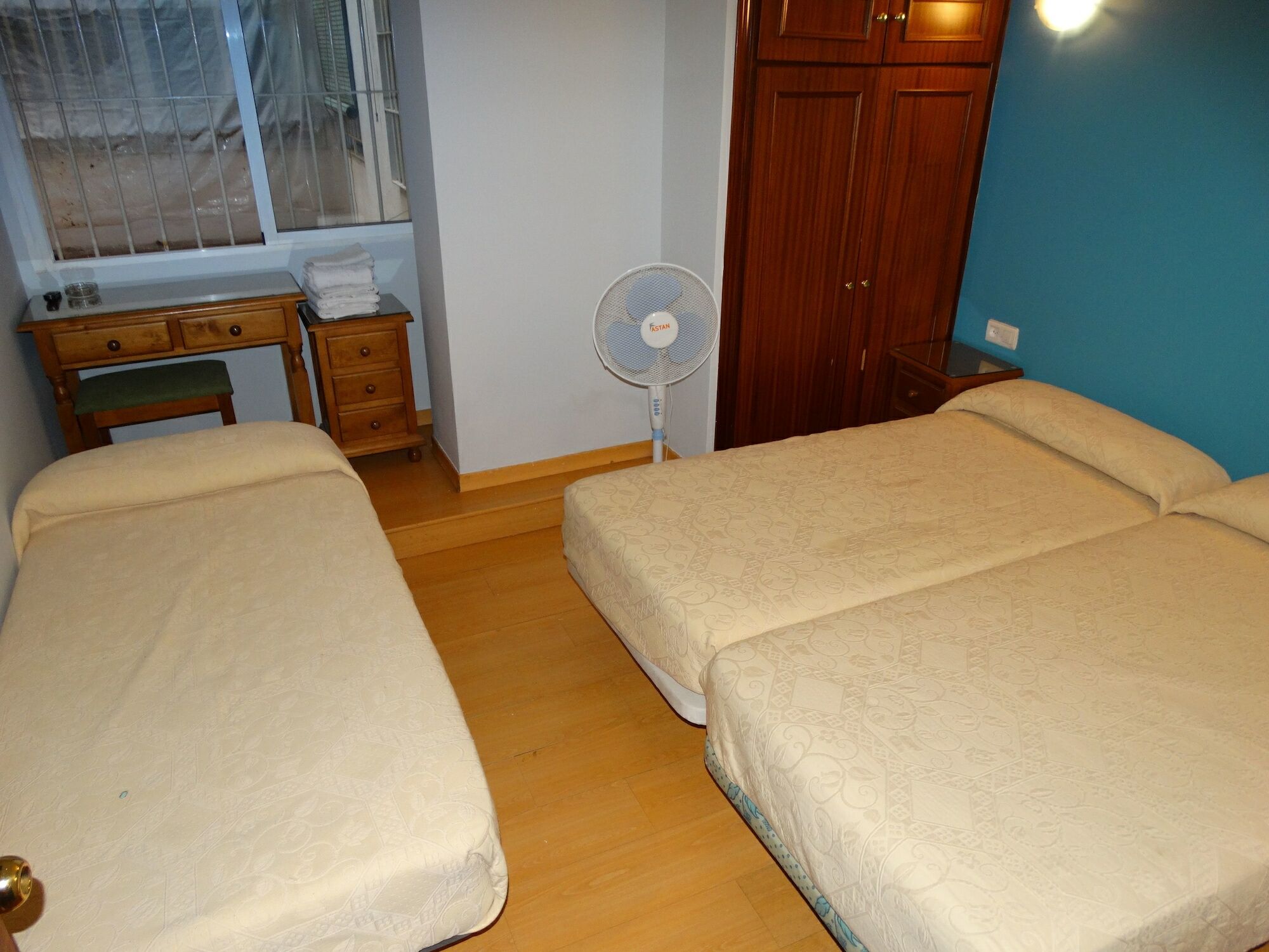 Hostal La Redonda Granada Exterior photo
